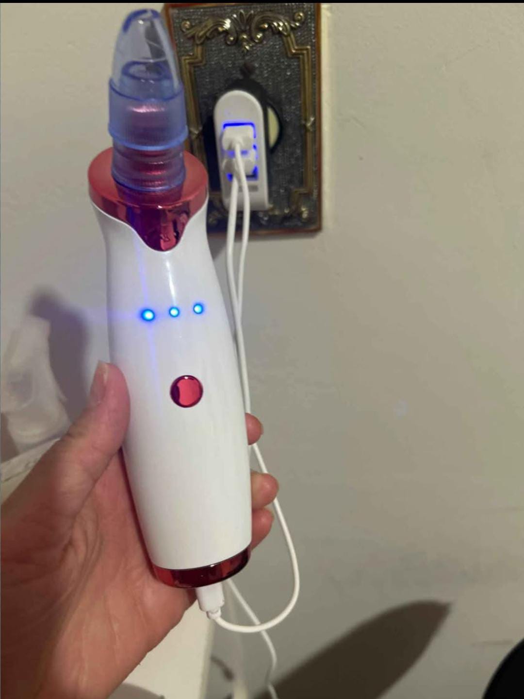 جهاز أثناء الشحن